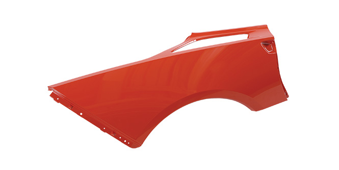 汽车的红色外饰部件
