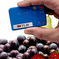 hand showing credit card with 3M logo