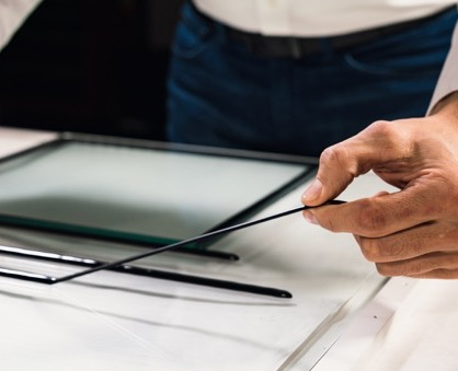 手机、平板电脑中的电池固定