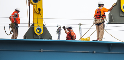 如何安装、穿戴和检查您的坠落防护装备
