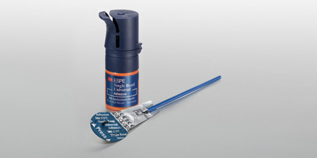 open and closed bottles of 3M™ Scothbond Universal

