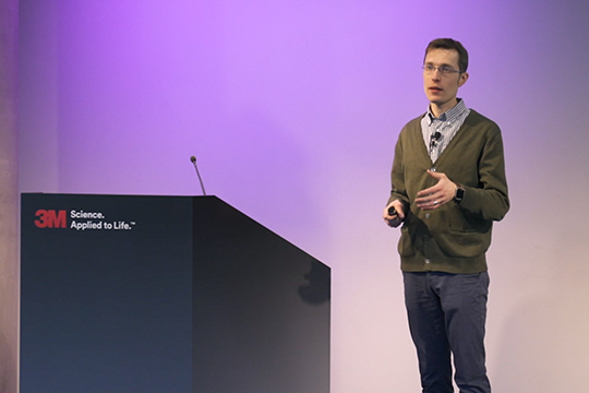 Joel折叠显示屏视频头像照