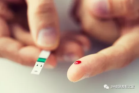 用户把适量的血液滴在测试区