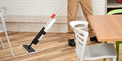 3M mop being used

