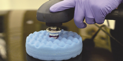 3M抛光垫在使用中
