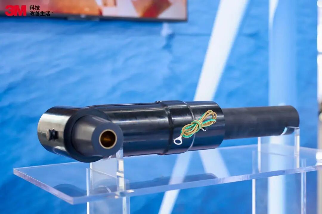 72.5kV可分离连接器及避雷器