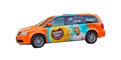 印有&ldquo;Cookie Cart&rdquo;彩色车队画面的小型厢式车。
