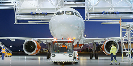 3M航空航天与大韩航空建立合作伙伴关系——视频缩略图：飞机正面视图
