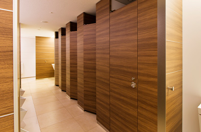 Bathroom doors with DI-NOC architectural finish