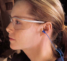 3M Push-to-Fit earplug in use
